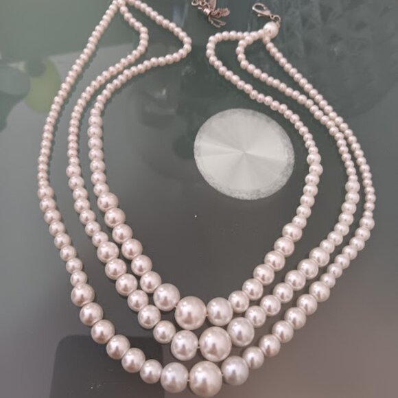 VERA WANG Romantic White Pearl Triple Strand Layered Collar Necklace - Picture 5 of 6